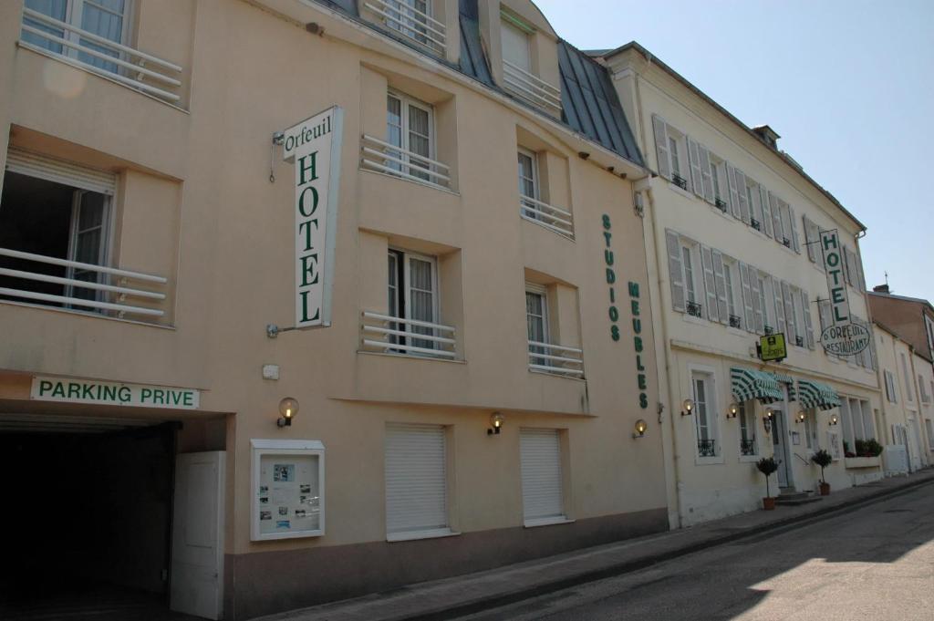 Hotel Et Studios D'Orfeuil บูร์บอนน์-เลส์-แบงส์ ภายนอก รูปภาพ
