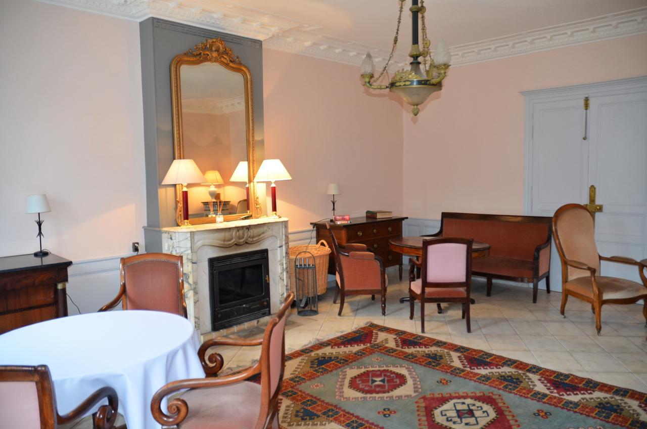 Hotel Et Studios D'Orfeuil บูร์บอนน์-เลส์-แบงส์ ภายนอก รูปภาพ