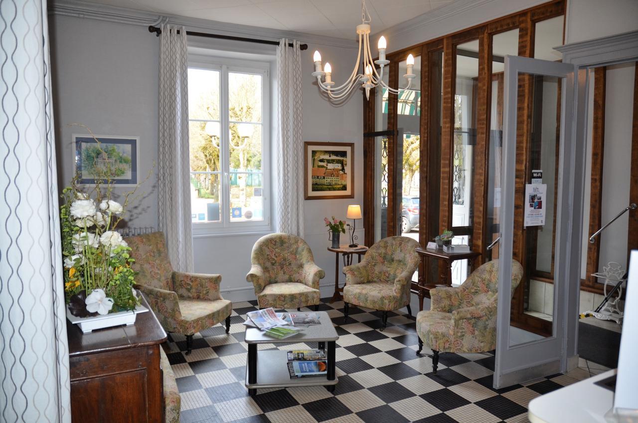 Hotel Et Studios D'Orfeuil บูร์บอนน์-เลส์-แบงส์ ภายนอก รูปภาพ