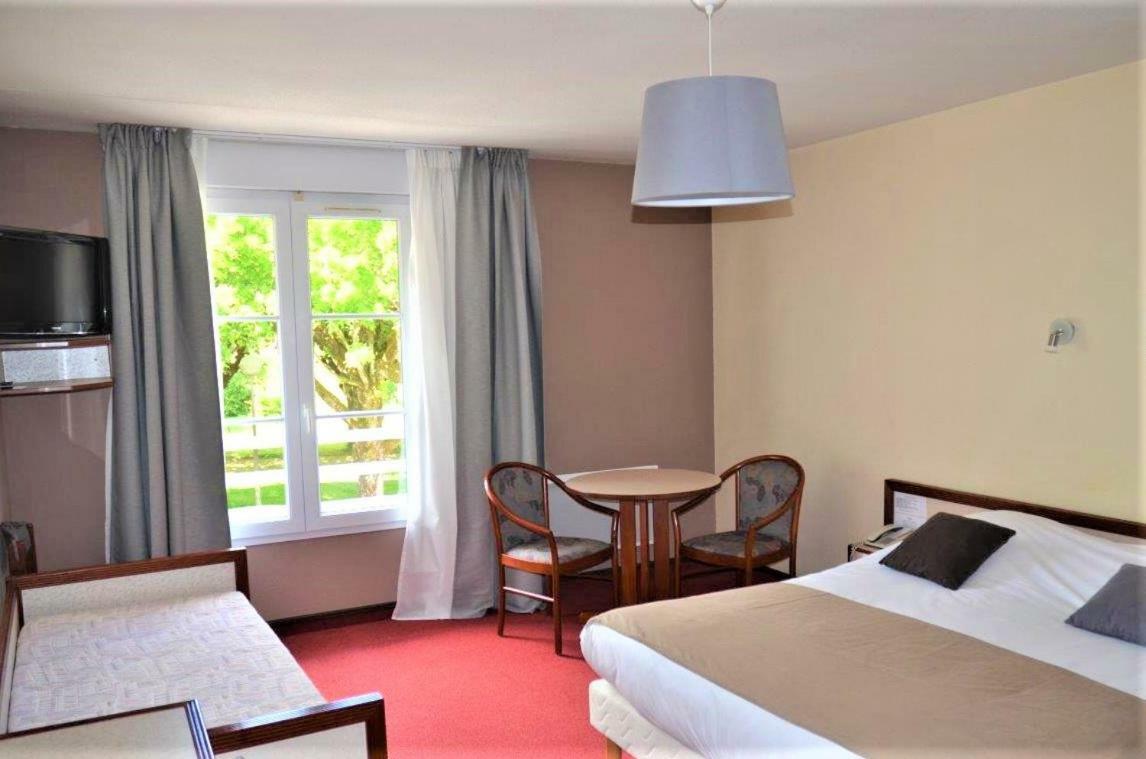 Hotel Et Studios D'Orfeuil บูร์บอนน์-เลส์-แบงส์ ภายนอก รูปภาพ