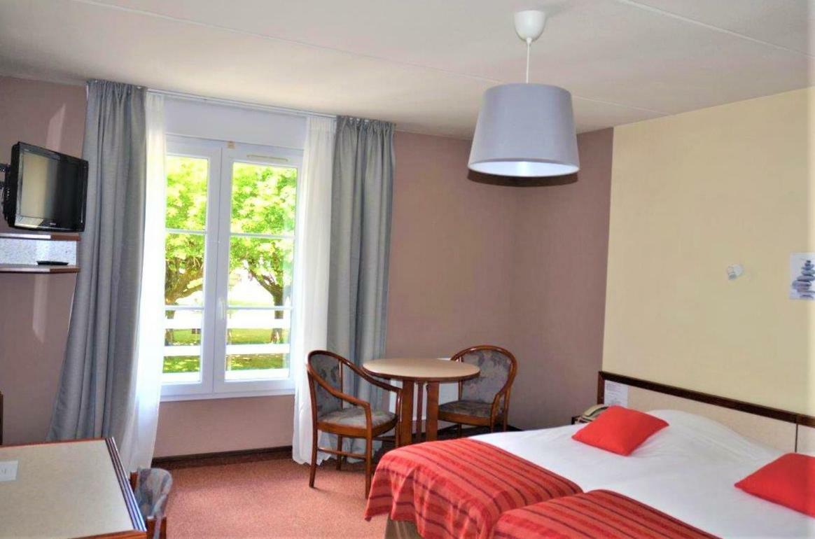 Hotel Et Studios D'Orfeuil บูร์บอนน์-เลส์-แบงส์ ภายนอก รูปภาพ
