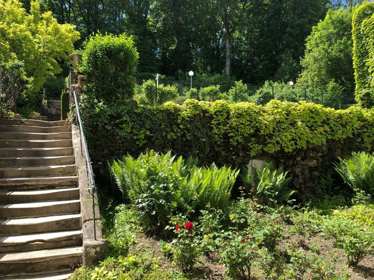 Hotel Et Studios D'Orfeuil บูร์บอนน์-เลส์-แบงส์ ภายนอก รูปภาพ