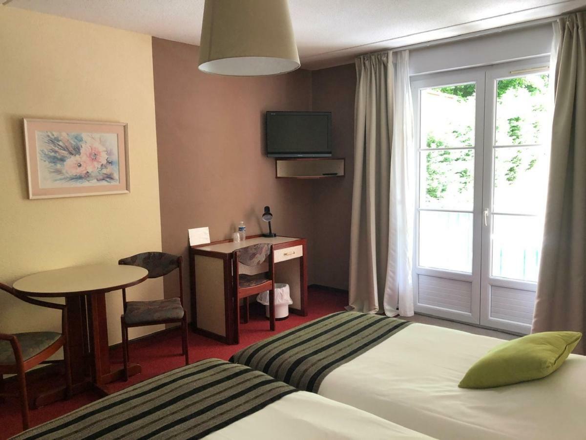 Hotel Et Studios D'Orfeuil บูร์บอนน์-เลส์-แบงส์ ภายนอก รูปภาพ