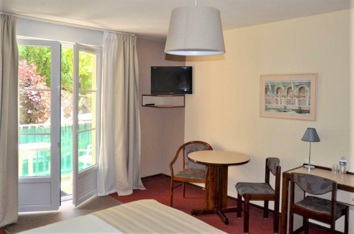 Hotel Et Studios D'Orfeuil บูร์บอนน์-เลส์-แบงส์ ภายนอก รูปภาพ