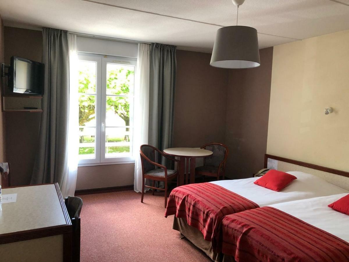 Hotel Et Studios D'Orfeuil บูร์บอนน์-เลส์-แบงส์ ภายนอก รูปภาพ